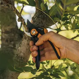 Fiskars Plus SmartFit Bypass Pruner P541 — Bild 3